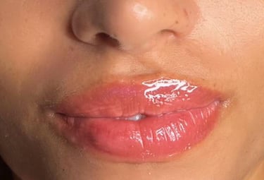 Hidra Gloss proporcionando lábios macios e revitalizados