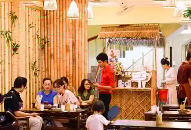 Không gian tre trúc tại quán Ốc Dì Toàn