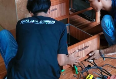 <img src="proyek-dzalfa-jaya.jpg" alt="Proyek Pemasangan Pintu dan Jendela Aluminium di Lampung oleh