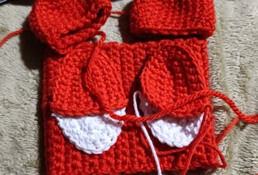 Piezas de amigurumi de crochet en naranja y blanco hechas a mano manga para termo garfield