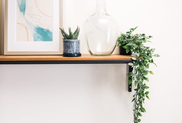 Colocar estantes e pendurar prateleiras