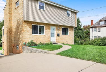 Discover the perfect family getaway in this stylish vacation house with spacious backyard, outdoor s