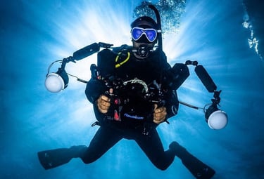 Professional underwater photographer with a Nauticam camera rig during a PADI Digital Underwater Pho