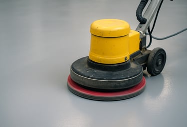 Industrieboden polieren - Pflege oder Sanierung?
