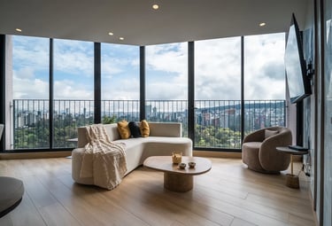 Sala de estar de fotógrafo de airbnb de lujo en centro financiero de Quito