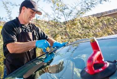 Mobile car window replacement service