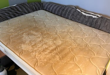 matelas très sale avant nettoyage proessionnel