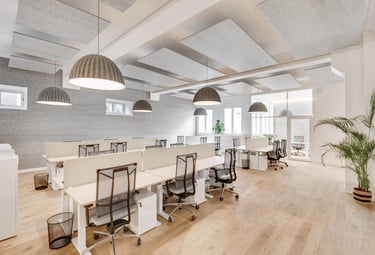 Espace coworking moderne avec mobilier professionnel - nettoyage bureaux Paris 75