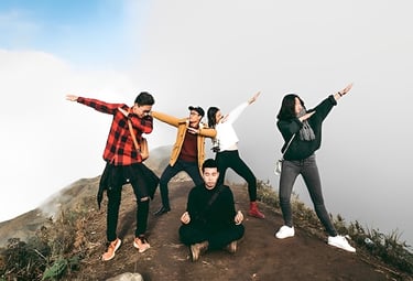 Những cách tạo dáng ảnh nhóm 5 người độc lạ không thể bỏ qua