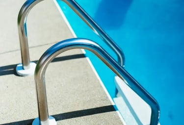 Raccordement électrique de moteur de piscine et thermopompe à Montréal.