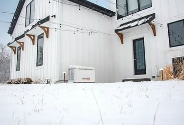 Installation certifiée d'une génératrice de secours extérieure au Québec.