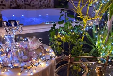 Se relacher dans le coin veranda ou un jacuzzi avec des couleurs chromatiques bienveillantes et la p