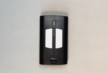 Beninca vartų pulteliai su tvirtu korpusu ir 433,92 MHz dažniu.