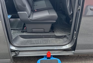 Van taxi avec aménagement pour handicapées