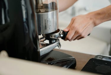 Video instrukcijos kaip naudotis namų kavos malūnu.