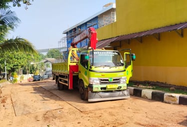 Truck Crane 40 ton untuk kontruksi