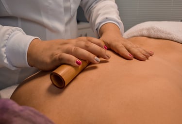 Client receiving non-surgical body contouring treatment in Kadawatha branch