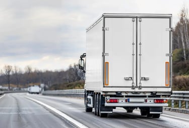 Camion de transport équipé pour le déménagement d’équipements médicaux au Québec