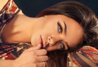 woman with light eyes and brown eyebrows