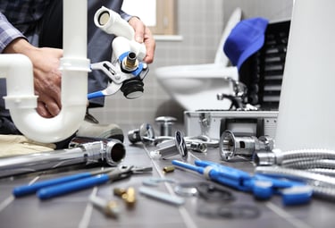 Conserto de vazamentos simples em torneiras e sifões, troca de torneiras, desentupimentos leves de p