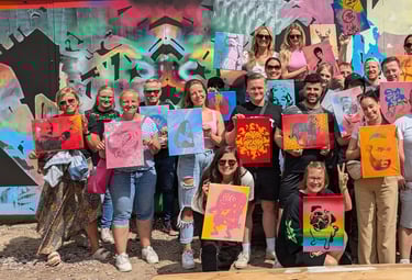 Team holding artwork after graffiti workshop in Hamburg, Team zeigt Kunst nach Street Art Workshop und Teambuilding Event