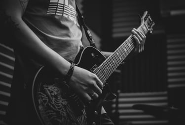 enregistrement de guitare dans un studio à Bayonne, Biarritz, Anglet, Pays basque