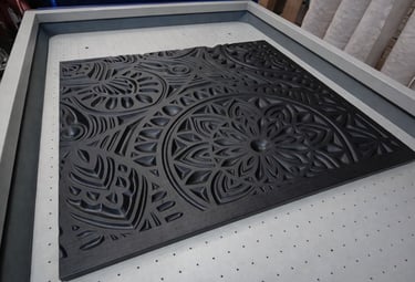 Panel laminado con PVC mediante prensa de vacío