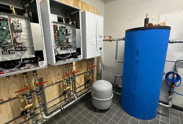 Ervaren loodgieter voert reparatie uit aan waterleiding in Hoogvliet