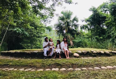 Indigenas Kogui de la Sierra Nevada de Santa Marta en el rio don Diego y Taironaka Eco Hotel