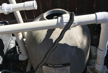 Helotes Texas swimming pool cleaning service