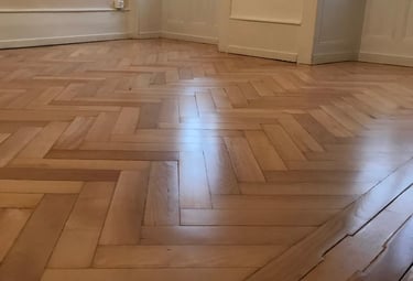 Ponçage de parquet par DG Services - rénovation professionnelle pour sols en bois en Suisse romande