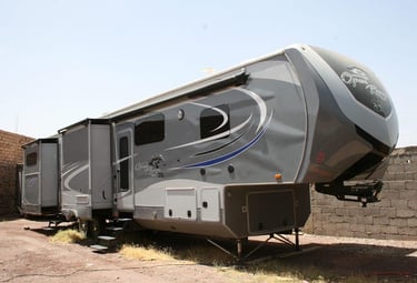 grande caravane entièrement équipés