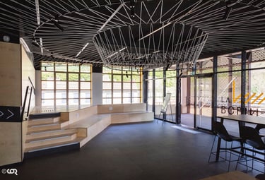 espace de travail professionnel aménagé sur-mesure par Spatiopro