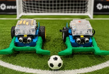 Robots futboleros preparados para jugar un partido.