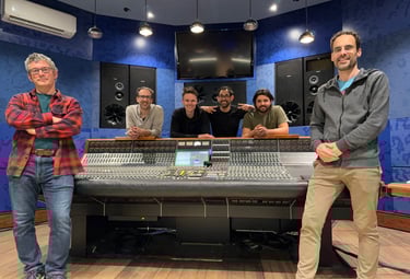 Group photo of Loud Wednesdays and engineers and videographer at Wisseloord Studios