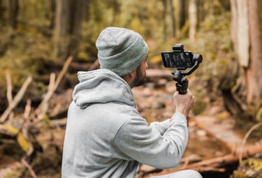 Influencer showcasing smartphone gimbal features in a nature setting