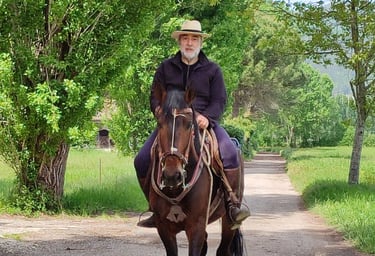 Escursione a cavallo nella natura della Valle Reatina, attività outdoor per chi soggiorna vicino a Rieti