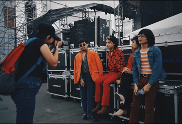 Photoshoot with IV OF SPADES backstage at Wanderland 2018