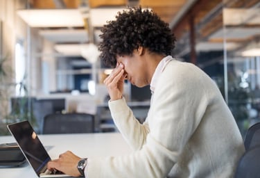 Membre de l'équipe et clients insatisfaits