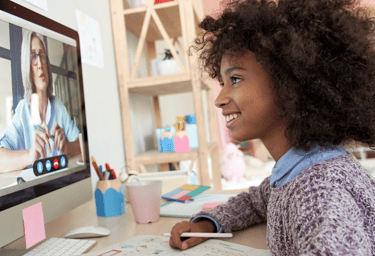 girl in online lesson