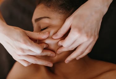 Massage visage liftant type kobido