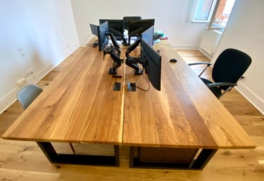 Bureaux en chêne massif dans l'openspace