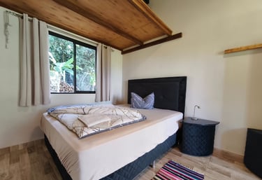 Möbliertes Zimmer mit Terrasse zur Miete – ruhige Lage in Independencia, Paraguay