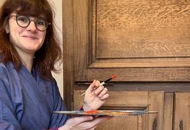 portrait Marie Hardy créatrice artiste cheffe d'entreprise de Fresh Fresque peinture meuble en bois