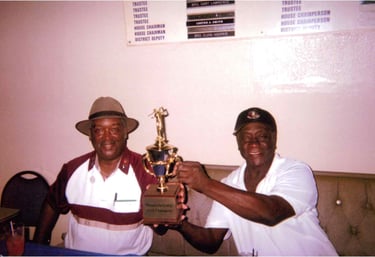 Par Four Golf Club image of two champions
