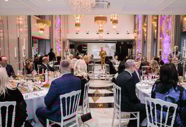 Renginių vedėjas Arjuš Kuranovič veda gimtadienio šventę