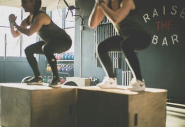 Sessione di personal training con esercizi per forza, stabilità, benessere fisico