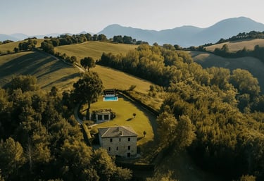 affitto villa in pietra con piscina Marche