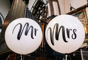 MR & MRS balloons
