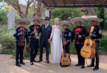 Mariachi en boda en Madrid tocando durante la celebración